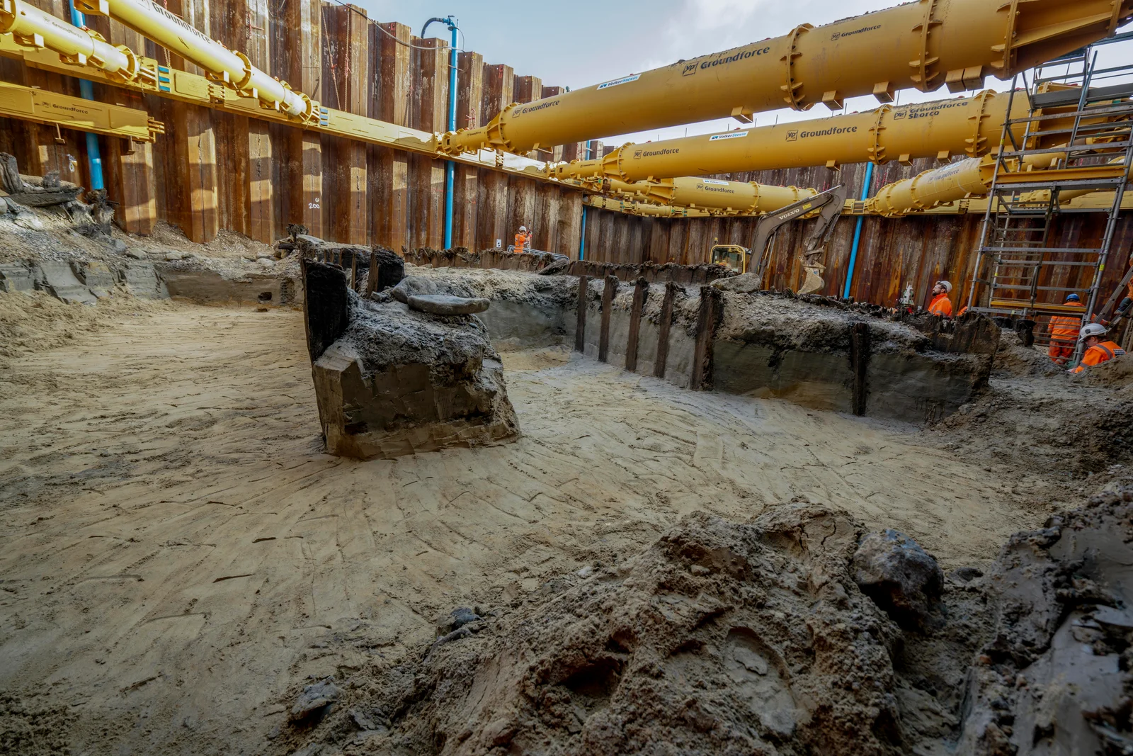 Detail of the shoring and exposed timber remains within the cofferdam