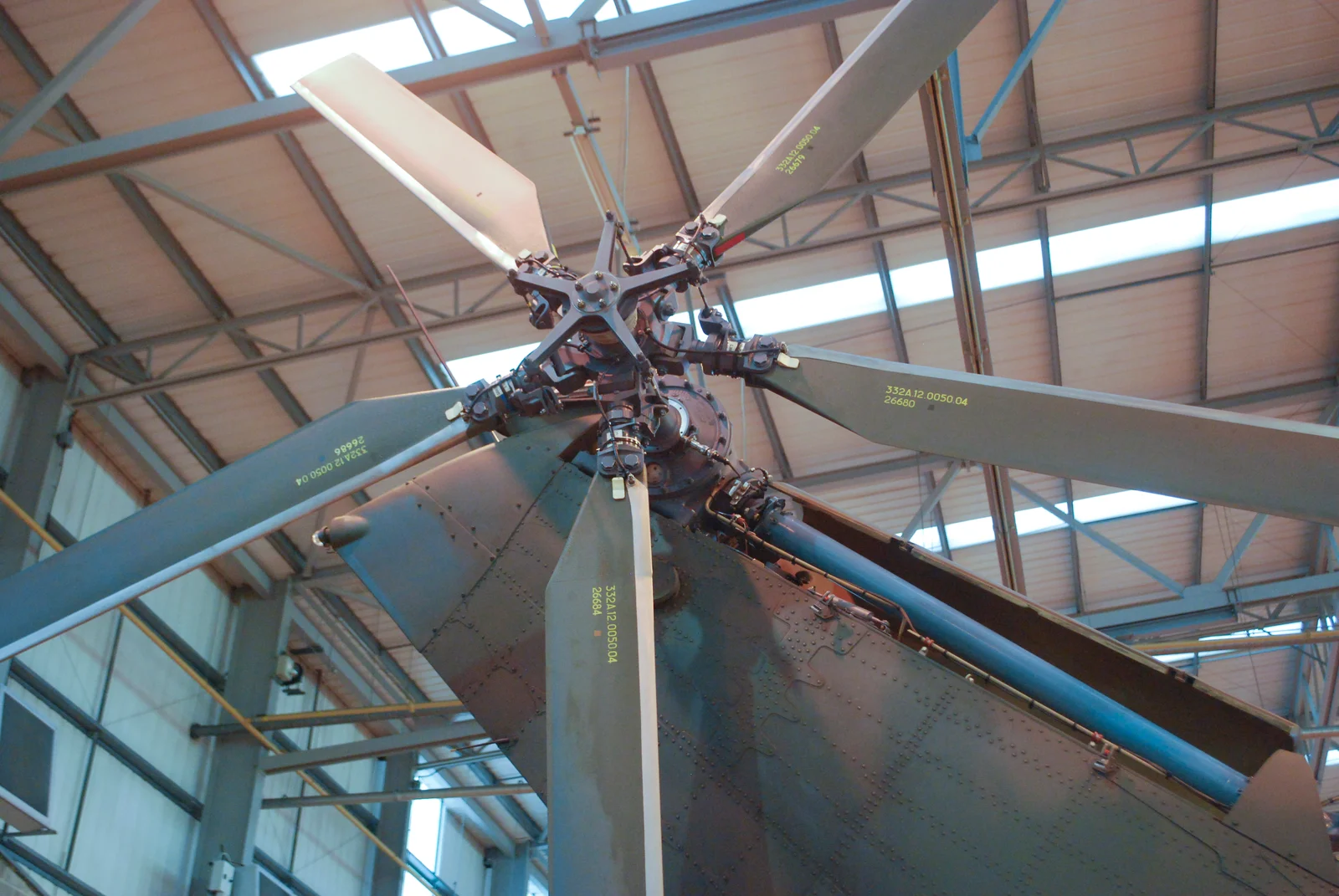 Close view of the rotor head and control linkages